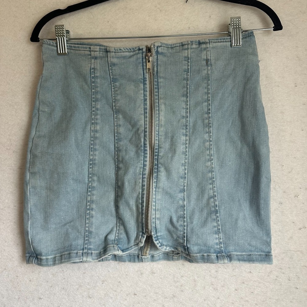 Free People We The Free Women's Layla Light Wash Denim Zip Mini Skirt‎ sz 6 zip